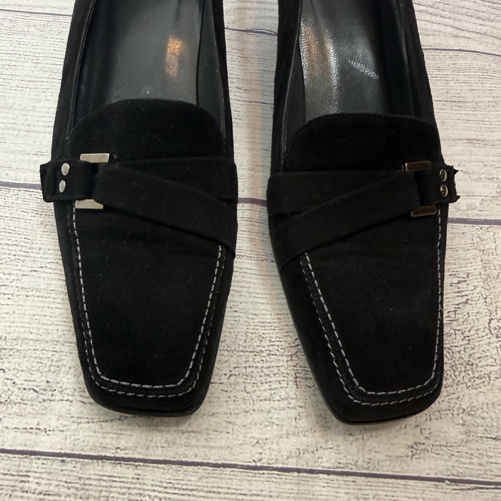 Stuart Weitzman Black Suede Kitten Heel Loafers Size 8 Classic Chic - Picture 8 of 16